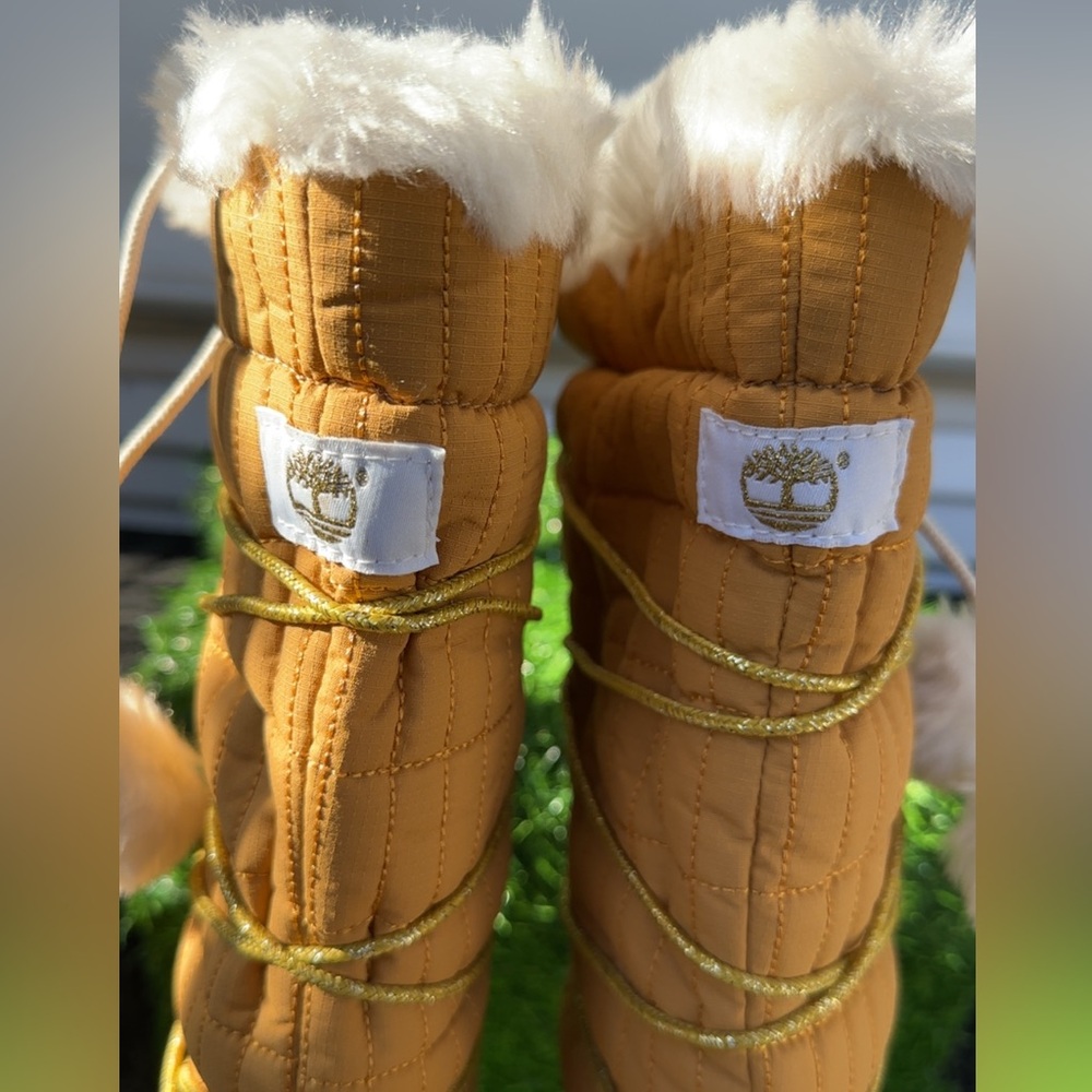 Timberland Women Tall Lace Up Winter Boots..